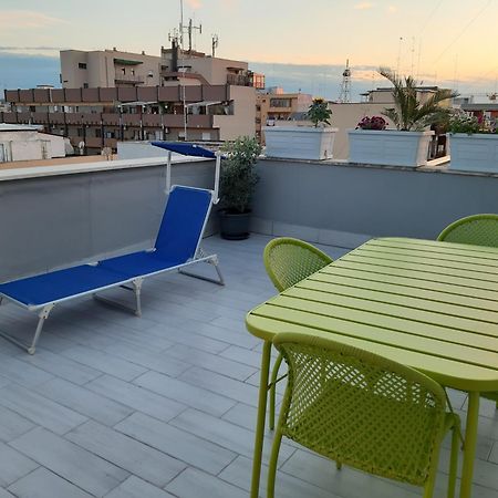 Attico Con Terrazza A Bari Apartment ภายนอก รูปภาพ