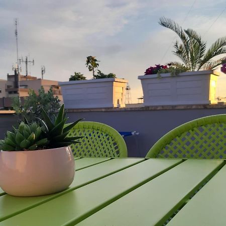 Attico Con Terrazza A Bari Apartment ภายนอก รูปภาพ