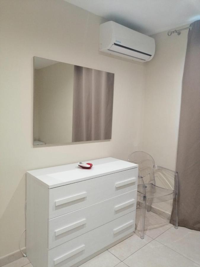 Attico Con Terrazza A Bari Apartment ภายนอก รูปภาพ