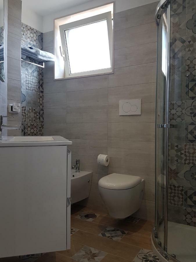 Attico Con Terrazza A Bari Apartment ภายนอก รูปภาพ