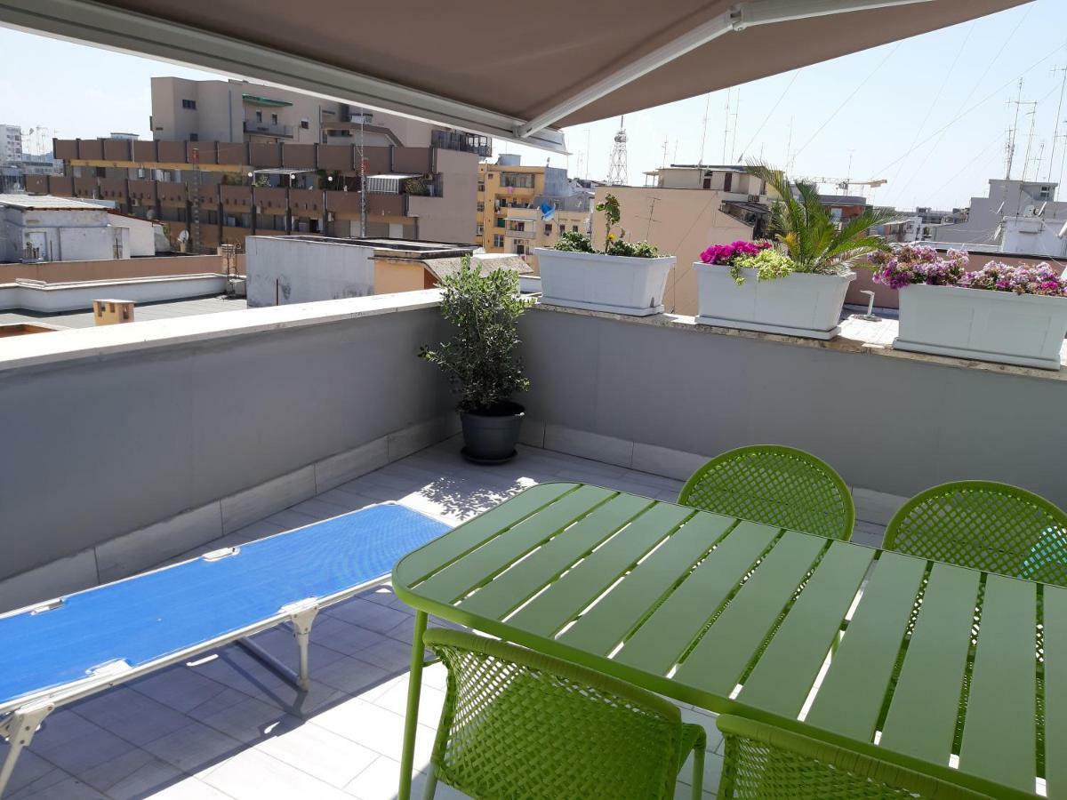 Attico Con Terrazza A Bari Apartment ภายนอก รูปภาพ