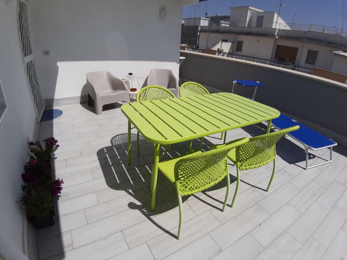 Attico Con Terrazza A Bari Apartment ภายนอก รูปภาพ