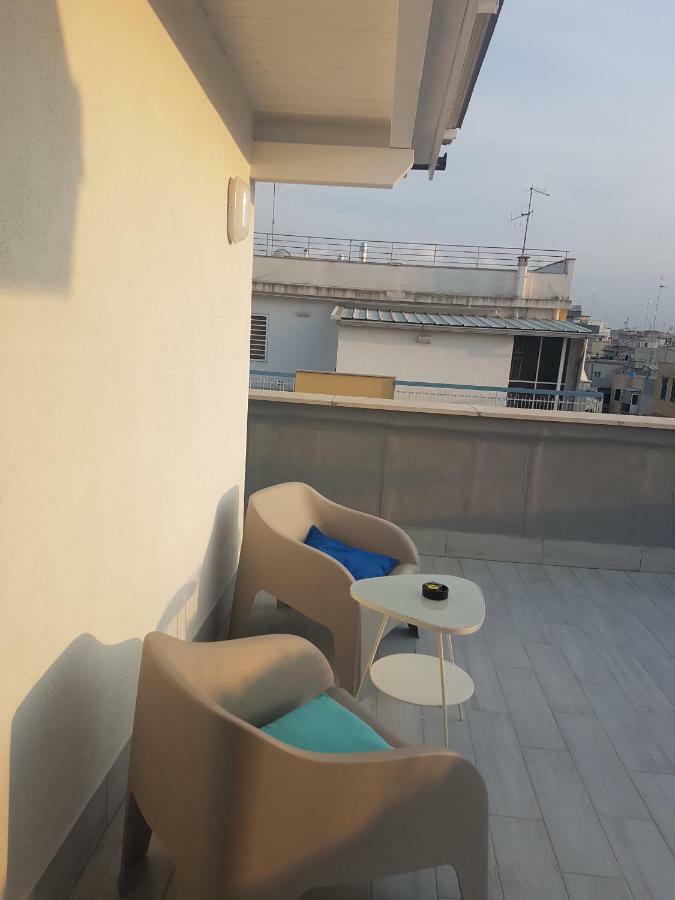 Attico Con Terrazza A Bari Apartment ภายนอก รูปภาพ